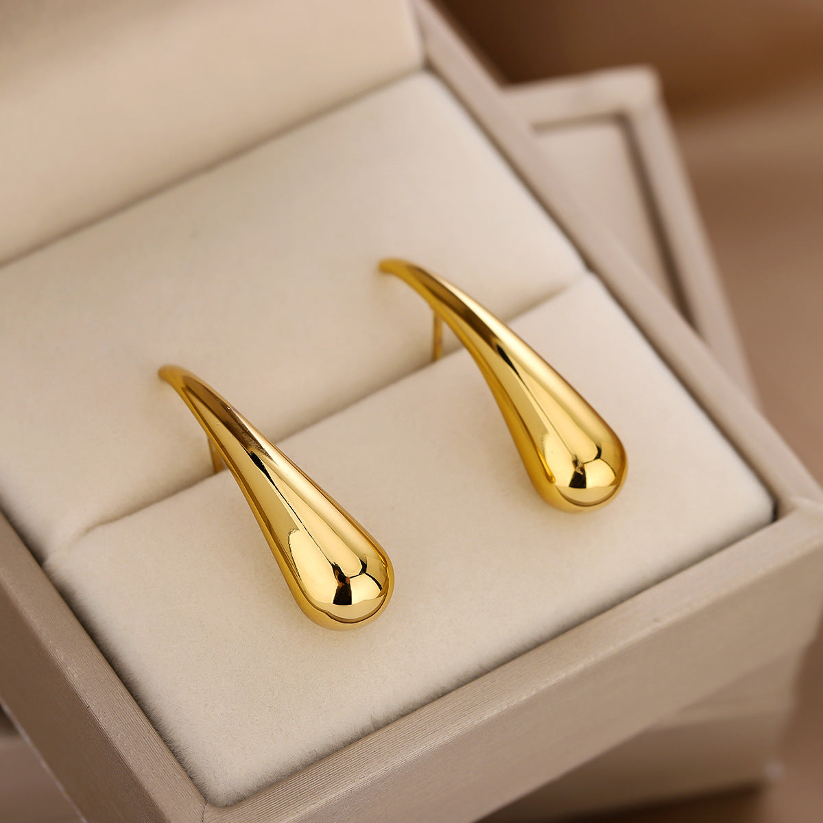 1 Pair Gold Light Luxury Earrings, European &amp; American Style, 2024 New Trend, Simple &amp; Mini Stud Earrings