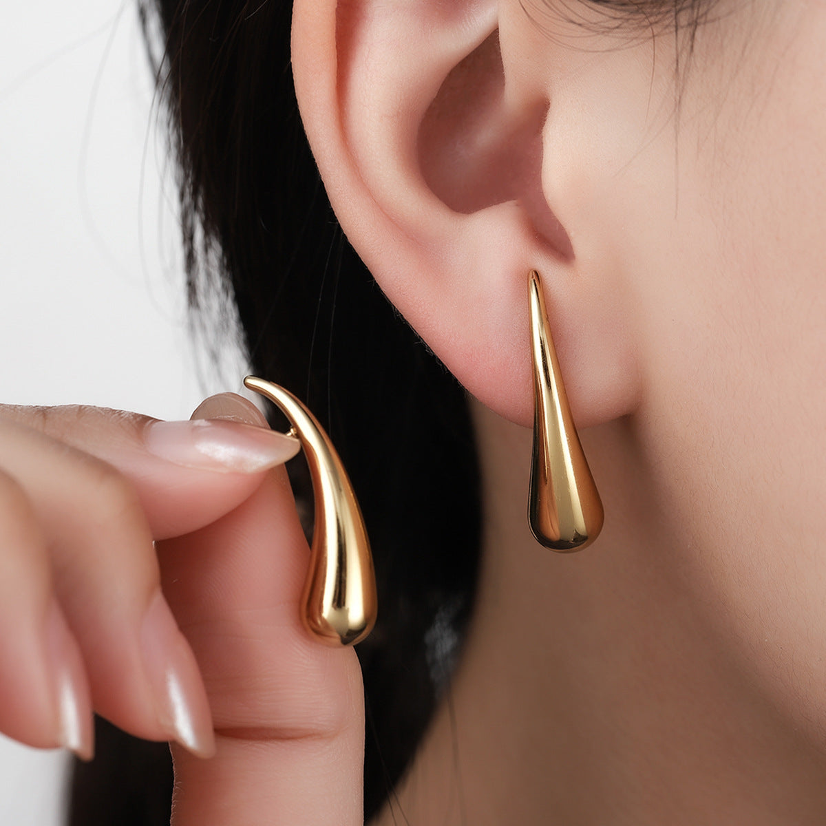 1 Pair Gold Light Luxury Earrings, European &amp; American Style, 2024 New Trend, Simple &amp; Mini Stud Earrings